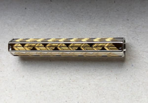 Pen body decorated with threads (protected by varnish) on 6 sides