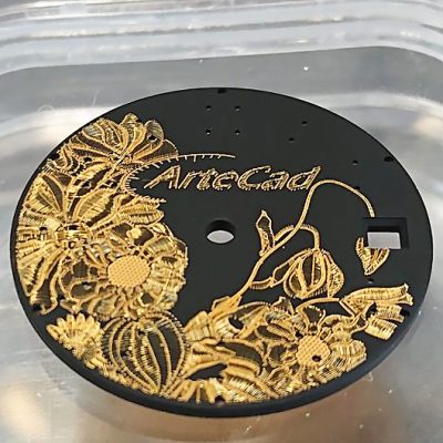 Flower pattern, gold threads on varnished black base